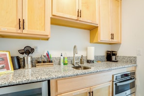 Interior - 3 Mi to Golf & Shopping: Cozy Roseville Studio (Roseville)