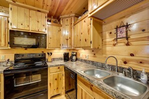 House (2 Bedrooms) | Interior