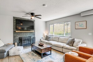 House (5 Bedrooms) | Front of property - Huntsville Retreat ~ 4 Mi to Reservoir! (Huntsville)
