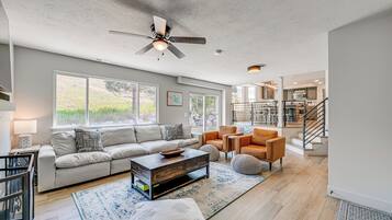 House (5 Bedrooms) | Interior