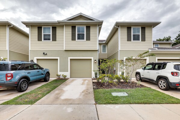 Apartment (2 Bedrooms) | Front of property