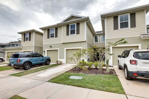 Interior - Brandon Duplex w/ Screened-in Porch & Pool Table! (Brandon)