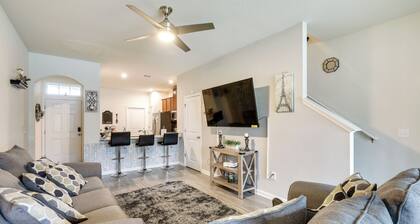 Brandon Duplex w/ Screened-in Porch & Pool Table!