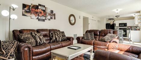 House (4 Bedrooms) | Front of property