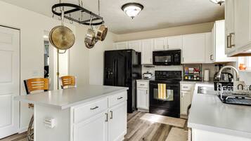 House (4 Bedrooms) | Interior