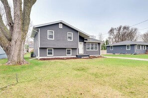 House (3 Bedrooms) | Interior - Clear Lake Vacation Home Rental - Pet Friendly! (Clear Lake)