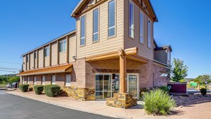 A two-story building with a flat roof and large windows. - 2 Mi to Lake: Apt w/ Balcony in Payson! (Payson)