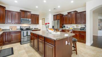 House (5 Bedrooms) | Private kitchen | Microwave, oven, stovetop, dishwasher