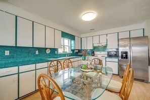 House (3 Bedrooms) | Interior - Topsail Beach Vacation Rental: Steps to Shore! (Holly Ridge)