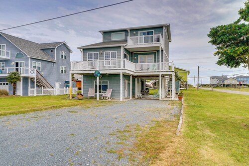 Topsail Beach Vacation Rental: Steps to Shore!