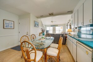 House (3 Bedrooms) | Interior