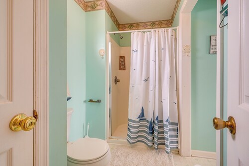 Topsail Beach Vacation Rental: Steps to Shore!