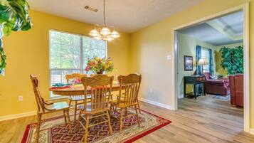 House (3 Bedrooms) | Interior