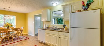 Suburban Conway Vacation Rental: 2 Mi to Uca!