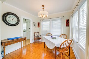 Interior - Point Lookout Cottage - Walk to Beach! (Point Lookout)