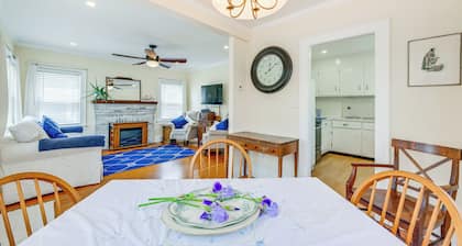 Point Lookout Cottage - Walk to Beach!