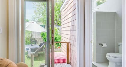 Point Lookout Cottage - Walk to Beach!