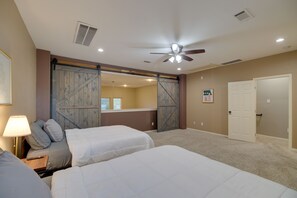 Apartment (3 Bedrooms) | 3 bedrooms, bed sheets - Houston Townhome By George Brown Convention Center (Houston)