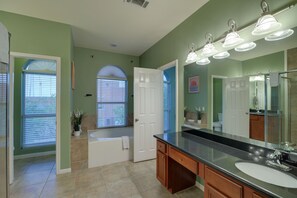 Apartment (3 Bedrooms) | Bathroom | Bathtub