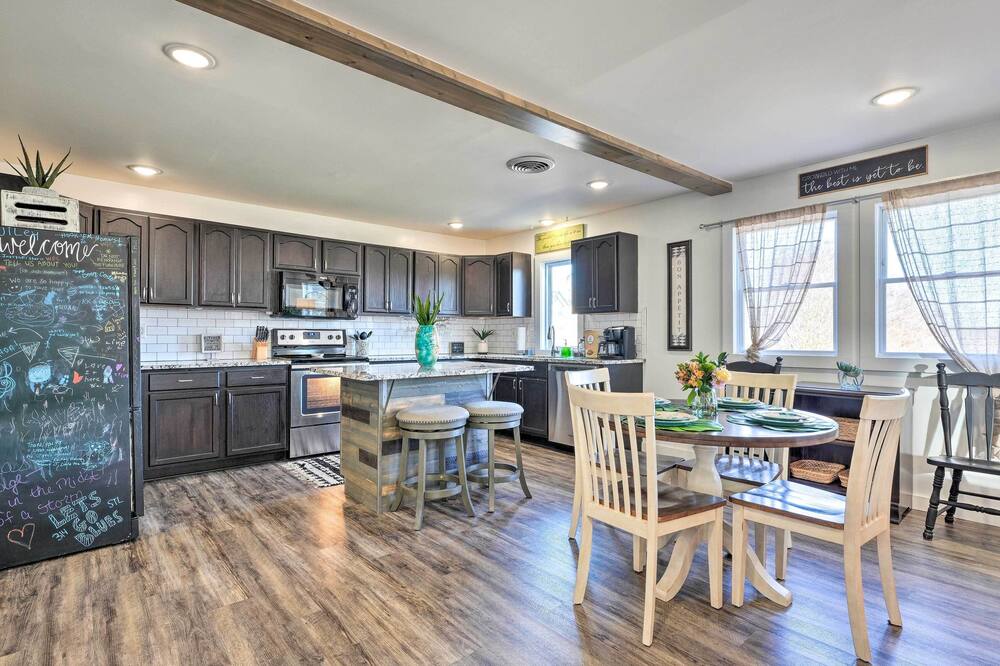 Boho Mountain Home Escape, Walk to Marina! - Norfork Dam, AR