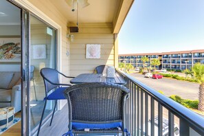 Outdoor dining - On-site Beach Access: Hilton Head Island Condo (Hilton Head Island)