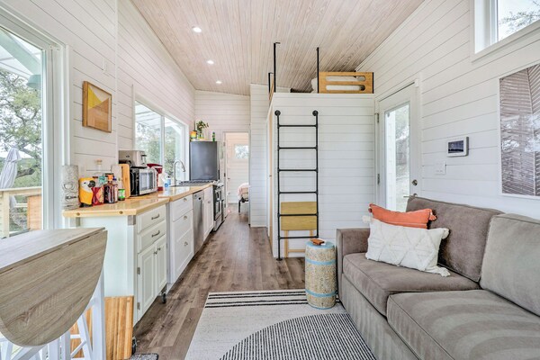 Updated Texas Tiny Home Rental On Lake Travis - Lakeway, TX