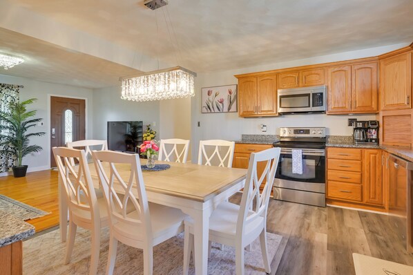 House (5 Bedrooms) | Interior