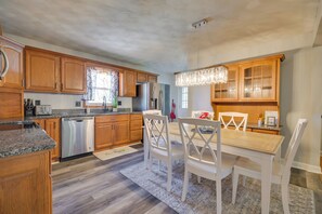 House (5 Bedrooms) | Interior