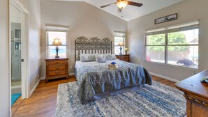 4 habitaciones y espacio para trabajar con laptop 