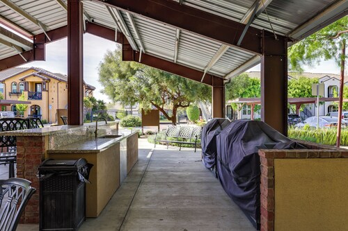 Charming Patterson Condo w/ Grilling Stations