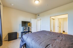 Interior - Charming Patterson Condo w/ Grilling Stations (Patterson)