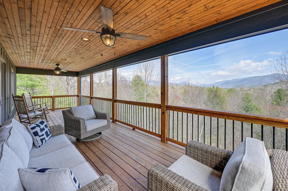 Smoky Mountain Cabin Rental: Game Room, Fire Pit! - Nantahala Lake, NC
