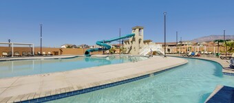 Washington Hiking Getaway w/ Pool Access!