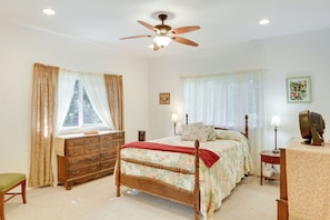House (2 Bedrooms) | Interior - Paradise Park Vacation Rental ~ 4 Mi to Shoreline! (Keaau)