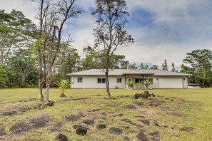 House (2 Bedrooms) | Interior - Paradise Park Vacation Rental ~ 4 Mi to Shoreline! (Keaau)