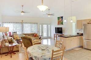 House (2 Bedrooms) | Interior - Paradise Park Vacation Rental ~ 4 Mi to Shoreline! (Keaau)