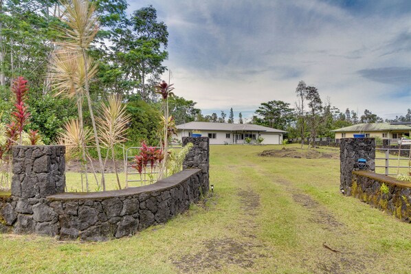 House (2 Bedrooms) | Interior - Paradise Park Vacation Rental ~ 4 Mi to Shoreline! (Keaau)