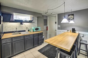 Microwave, cookware/dishes/utensils, paper towels - Portage Studio: 11 Miles to Indiana Dunes! (Portage)