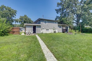 Exterior - Portage Studio: 11 Miles to Indiana Dunes! (Portage)