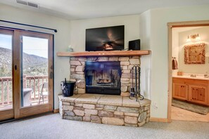 Interior - Frazier Park Vacation Rental w/ Game Room & Views! (Frazier Park)