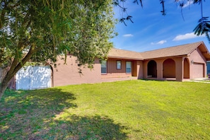 Interior - Lakeland Vacation Rental: 38 Mi to Disney! (Lakeland)