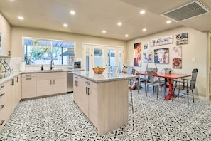 Apartment (3 Bedrooms) | Private kitchen - Arizona Getaway ~ 3 Mi to Old Town Scottsdale (Scottsdale)