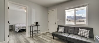 Updated Hawthorne Apartment, 12 Mi to Walker Lake!