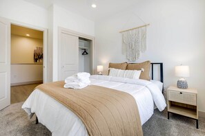 Apartment (3 Bedrooms) | 3 bedrooms, laptop workspace, iron/ironing board, free cribs/infant beds