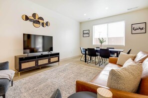 Books - Modern Santa Clara Vacation Rental w/ Patio (Santa Clara)