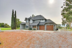 House (3 Bedrooms) | Interior - Pet-friendly Hollister Getaway w/ Grill! (Hollister)