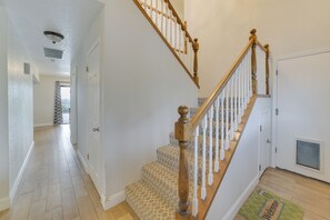 House (3 Bedrooms) | Interior - Pet-friendly Hollister Getaway w/ Grill! (Hollister)