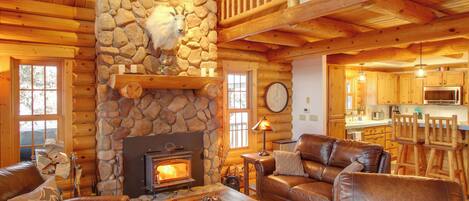 Casa (3 Bedrooms) | Sala d'estar | Televisor, llar de foc, reproductor de DVD i llibres