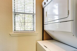 Interior - Family-friendly Branson Condo w/ Golf Course Views (Branson West)