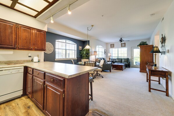 Interior - Family-friendly Branson Condo w/ Golf Course Views (Branson West)